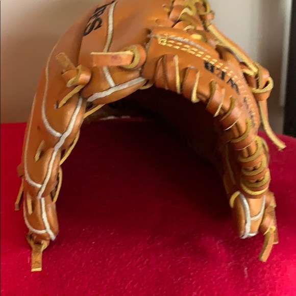 Wilson DFS Series Dial Fit System Glove (Leftie) - Picture 4 of 11